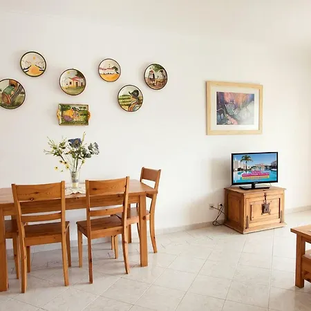 A Ramos: Beachfront With Pool And Modern Amenities Apartment *