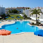 Os A Ramos Na Da Galé Estão Inserido Em Com Piscina, Fica Apenas A 350 Metros Da Da Galé - Com Ar Condicionado Tanto Nos Quartos Na Sala, Smart Tv Com Prime Vídeo E Cozinha Completa * Albufeira