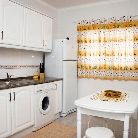 Os A Ramos Na Da Gale Estao Inserido Em Com Piscina, Fica Apenas A 350 Metros Da Da Gale - Com Ar Condicionado Tanto Nos Quartos Na Sala, Smart Tv Com Prime Video E Cozinha Completa Appartement Albufeira