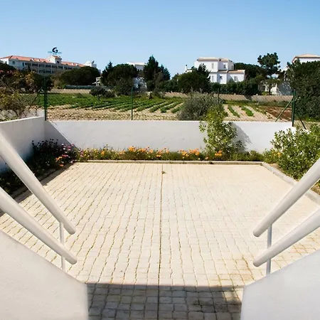Os A Ramos Na Da Gale Estao Inserido Em Com Piscina, Fica Apenas A 350 Metros Da Da Gale - Com Ar Condicionado Tanto Nos Quartos Na Sala, Smart Tv Com Prime Video E Cozinha Completa Albufeira