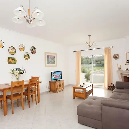 Os A Ramos Na Da Gale Estao Inserido Em Com Piscina, Fica Apenas A 350 Metros Da Da Gale - Com Ar Condicionado Tanto Nos Quartos Na Sala, Smart Tv Com Prime Video E Cozinha Completa Apartman Albufeira