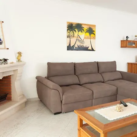 Apartman Os A Ramos Na Da Gale Estao Inserido Em Com Piscina, Fica Apenas A 350 Metros Da Da Gale - Com Ar Condicionado Tanto Nos Quartos Na Sala, Smart Tv Com Prime Video E Cozinha Completa