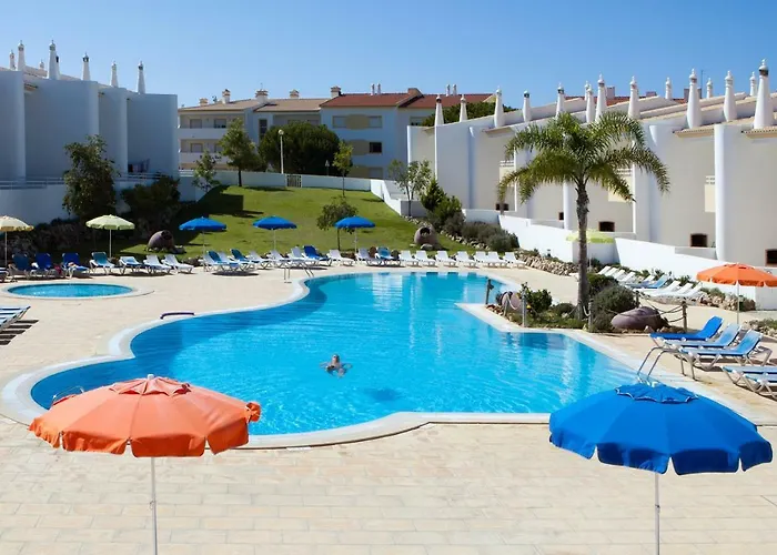 Os A Ramos Na Da Gale Estao Inserido Em Com Piscina, Fica Apenas A 350 Metros Da Da Gale - Com Ar Condicionado Tanto Nos Quartos Na Sala, Smart Tv Com Prime Video E Cozinha Completa * Albufeira