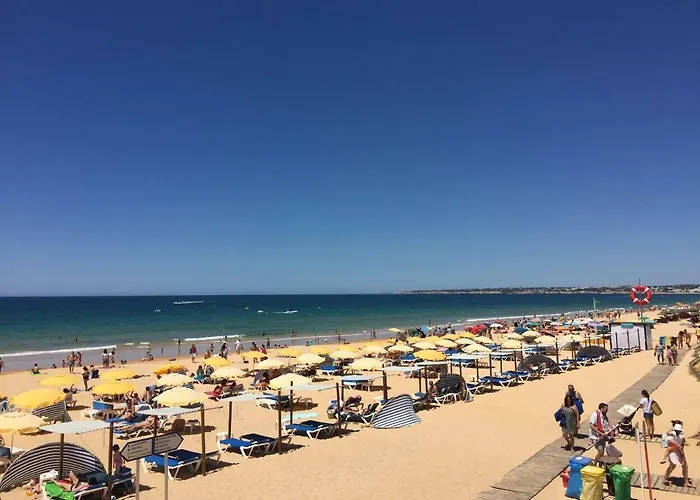 Os A Ramos Na Da Gale Estao Inserido Em Com Piscina, Fica Apenas A 350 Metros Da Da Gale - Com Ar Condicionado Tanto Nos Quartos Na Sala, Smart Tv Com Prime Video E Cozinha Completa Albufeira