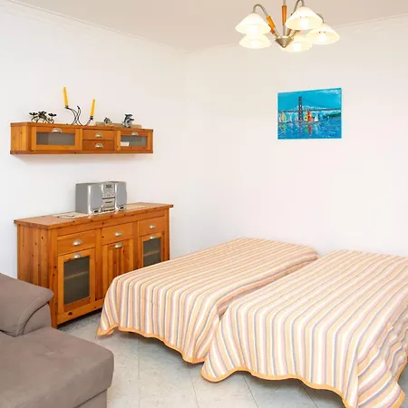 Os A Ramos Na Da Galé Estão Inserido Em Com Piscina, Fica Apenas A 350 Metros Da Da Galé - Com Ar Condicionado Tanto Nos Quartos Na Sala, Smart Tv Com Prime Vídeo E Cozinha Completa