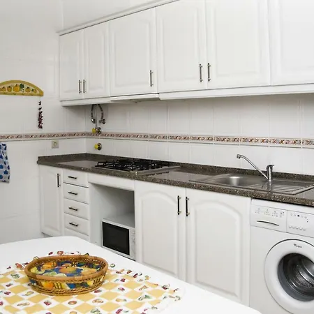 Os A Ramos Na Da Galé Estão Inserido Em Com Piscina, Fica Apenas A 350 Metros Da Da Galé - Com Ar Condicionado Tanto Nos Quartos Na Sala, Smart Tv Com Prime Vídeo E Cozinha Completa