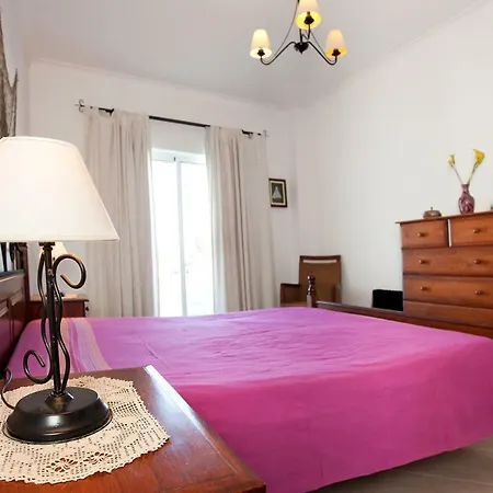 Os A Ramos Na Da Galé Estão Inserido Em Com Piscina, Fica Apenas A 350 Metros Da Da Galé - Com Ar Condicionado Tanto Nos Quartos Na Sala, Smart Tv Com Prime Vídeo E Cozinha Completa Apartamento *