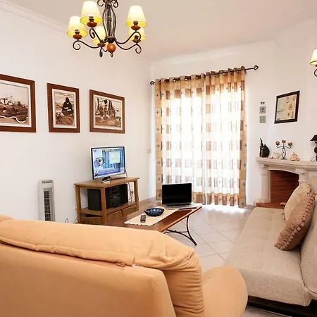 Apartamento Os A Ramos Na Da Galé Estão Inserido Em Com Piscina, Fica Apenas A 350 Metros Da Da Galé - Com Ar Condicionado Tanto Nos Quartos Na Sala, Smart Tv Com Prime Vídeo E Cozinha Completa