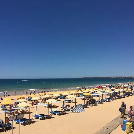 Os A Ramos Na Da Gale Estao Inserido Em Com Piscina, Fica Apenas A 350 Metros Da Da Gale - Com Ar Condicionado Tanto Nos Quartos Na Sala, Smart Tv Com Prime Video E Cozinha Completa Albufeira